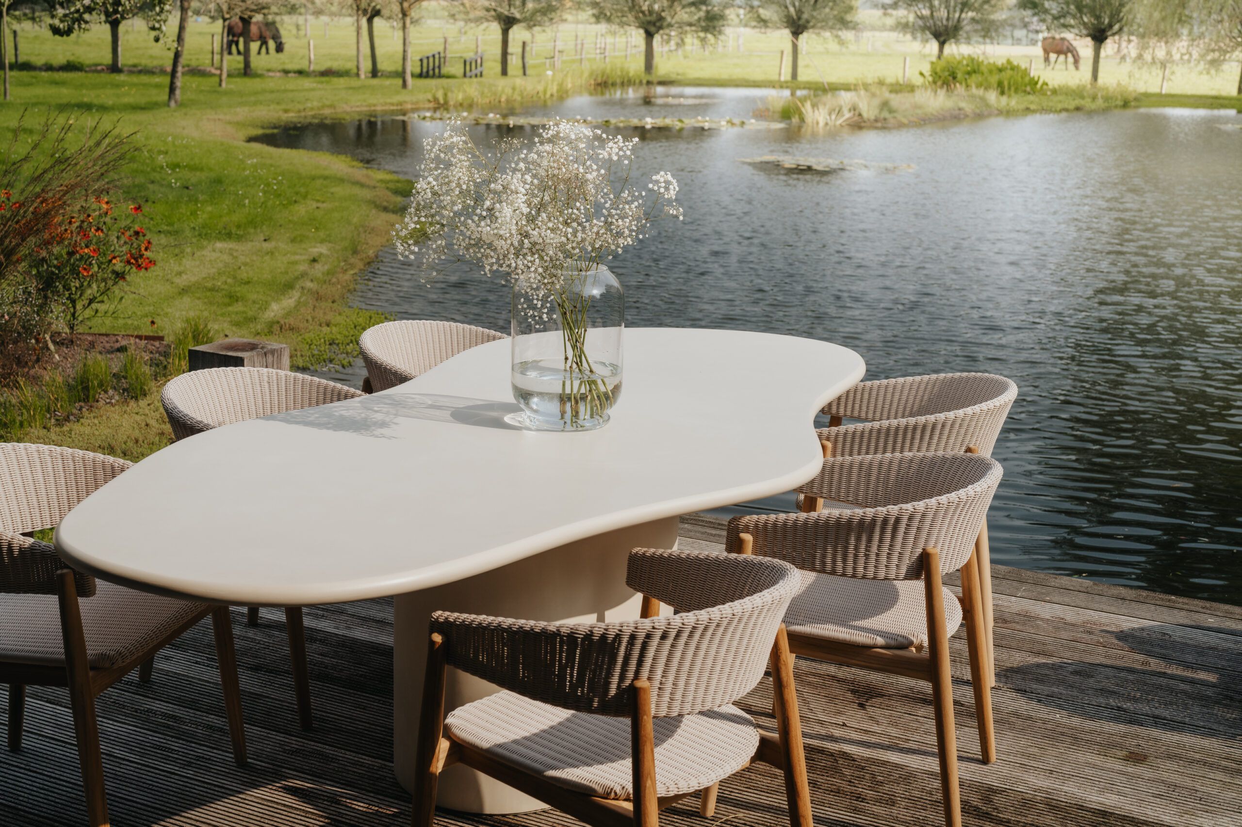 Tuintafel dock waterkant